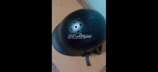 خوذة ركوب خيل وادوات بوكسينج بحالة ممتازة